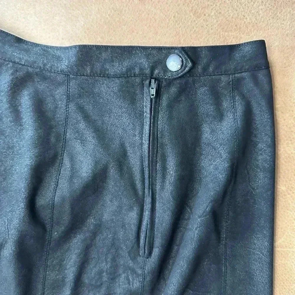 Free People Women's Size XS Ruched Zipper Back Mini Skirt Black Faux Suede - Picture 10 of 10